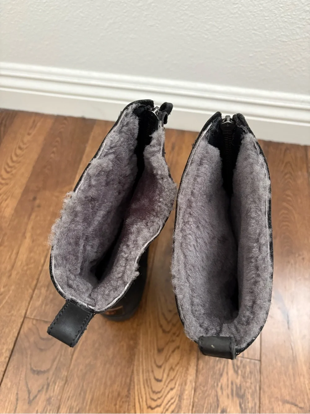 UGG Arquette Womes Boots S/N 1012514 Sheepskin Waterproof Winter Boots Size 10